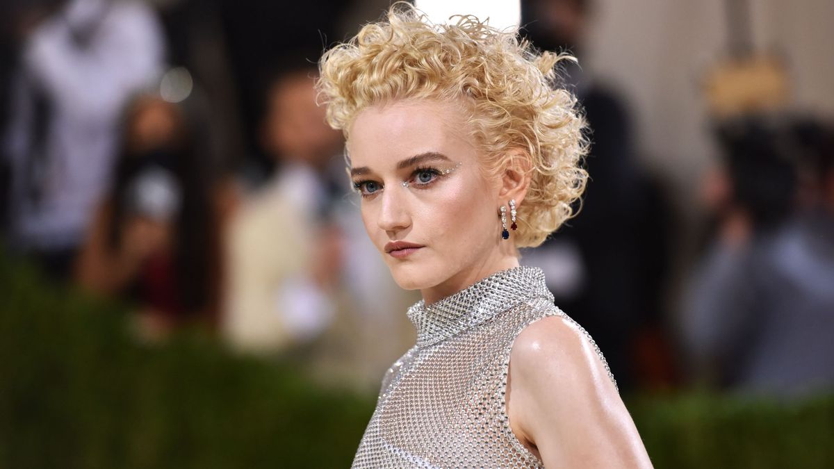 Julia Garner protagoniza la película. Imagen: Prime Video.