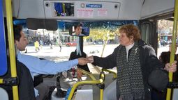 Gran gesto de un chofer: a un pasajero se le cayeron 210 mil pesos y el chofer los encontró y se los devolvió