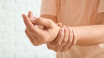 Parkinson: un especialista explicó cuál es el primer síntoma detectable Parkinson: un especialista explicó cuál es el primer síntoma detectable