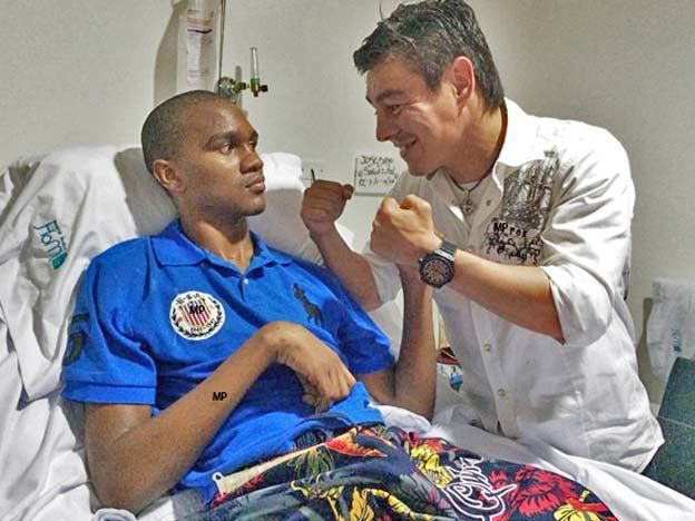 El Travieso Arce visitó al boxeador que dejó en coma durante tres semanas
