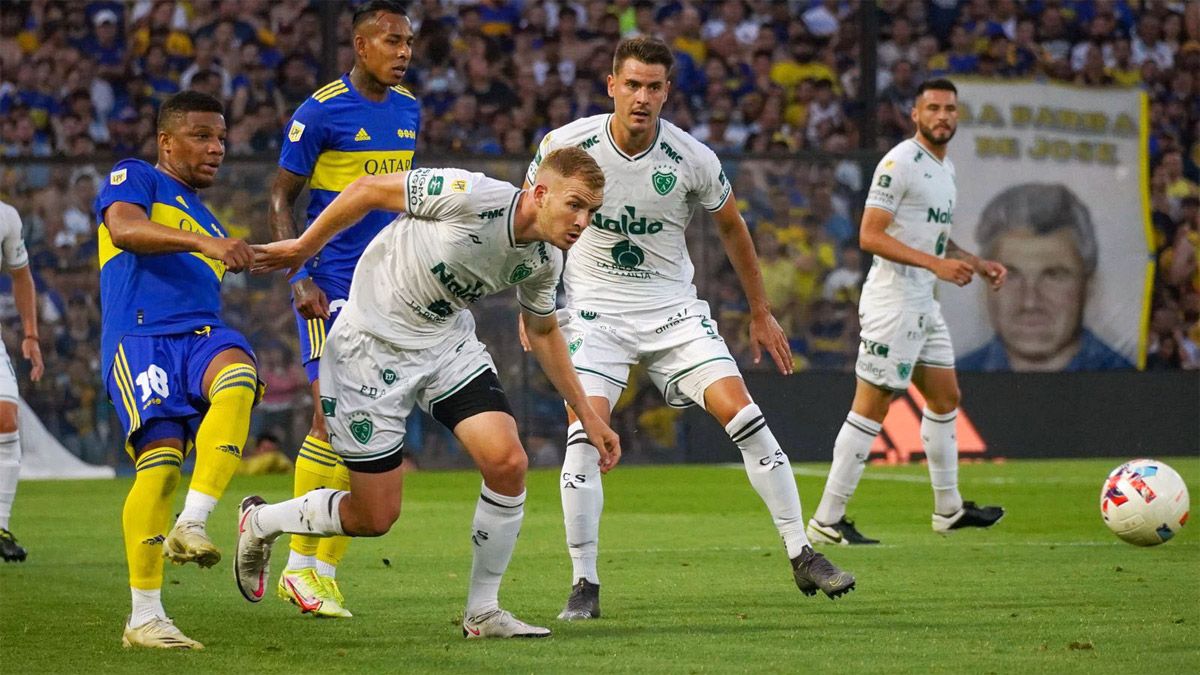 Boca no tuvo inconvenientes para derrotar a Sarmiento en una Bombonera colmada