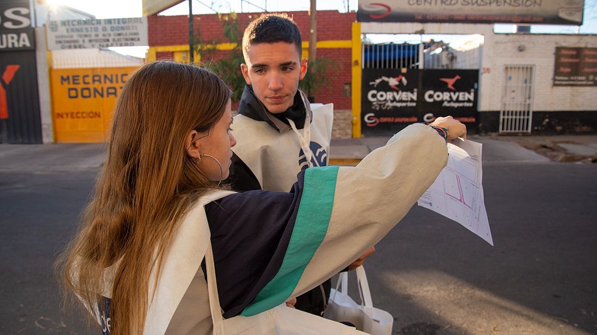 En sintonía con lo que sucedió a nivel nacional, al mediodía ya se había relevado a la mitad de los mendocinos en el Censo 2022.