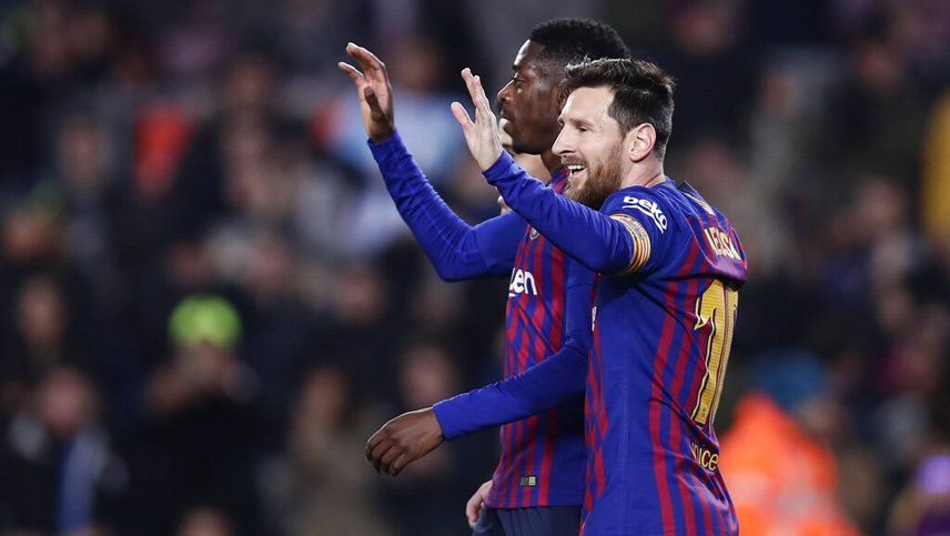 Demb&eacute;l&eacute; y Messi celebraban en el Barcelona.