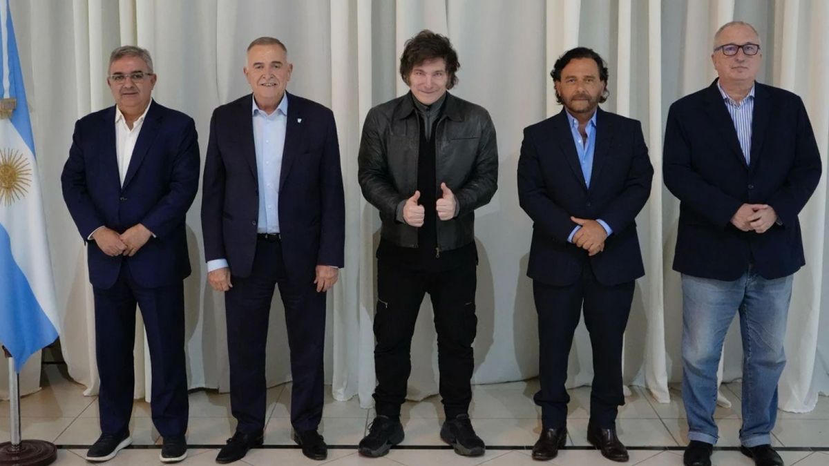 Raúl Jalil, Osvaldo Jaldo y Gustavo Sáenz iban a acompañar a Javier Milei en la vigila del 9 de Julio. Raúl Jalil, Osvaldo Jaldo y Gustavo Sáenz iban a acompañar a Javier Milei en la vigila del 9 de Julio.