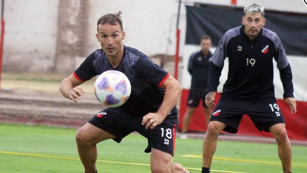 Gonzalo Klusener y Rubens Sambueza dos de las incorporaciones del Cruzado.