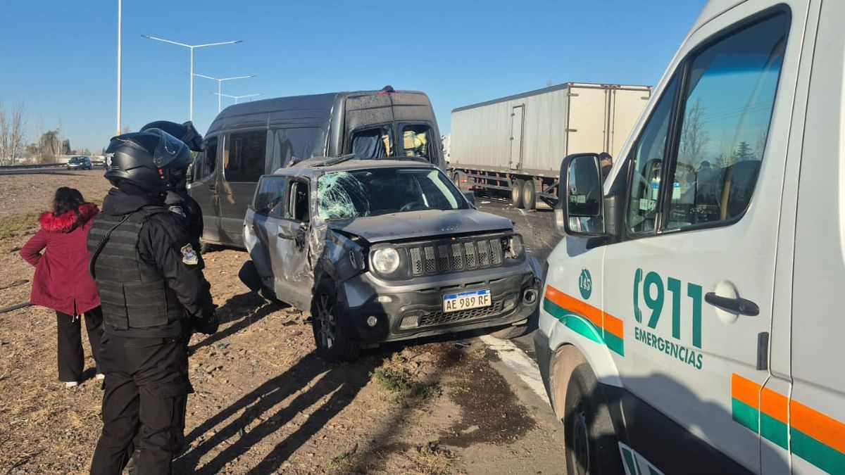 El accidente dejó un muerto y heridas leves. Se montó un amplio operativo en la zona. Foto: Pablo Gamba/ Radio Nihuil