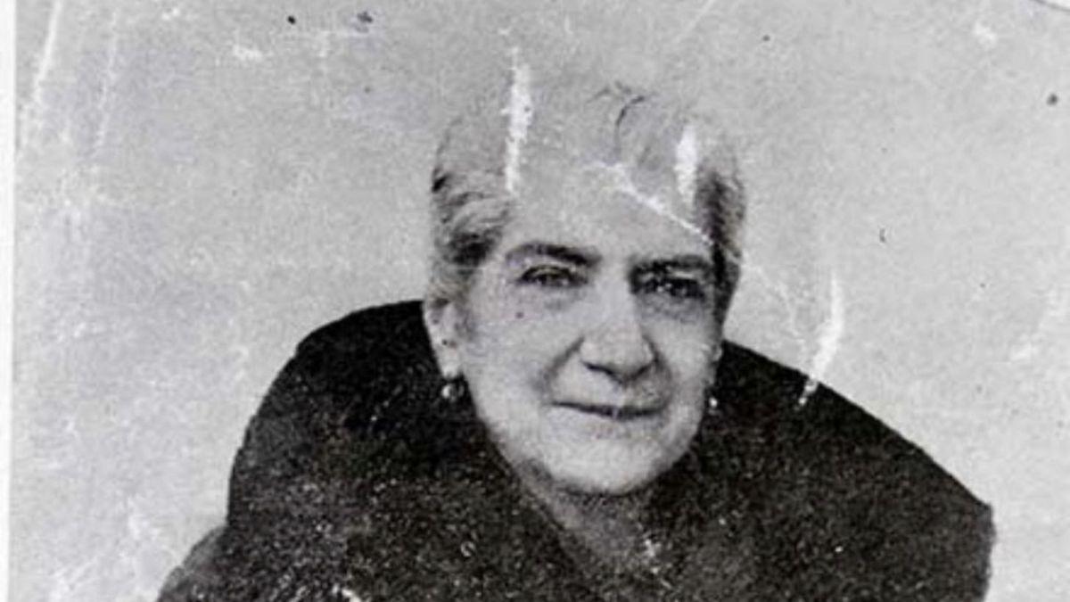 Olaya Pescara de Tomba vivió en Godoy Cruz entre 1856 y 1933. Fue una de las mujeres destacadas de su época. Olaya Pescara de Tomba vivió en Godoy Cruz entre 1856 y 1933. Fue una de las mujeres destacadas de su época.