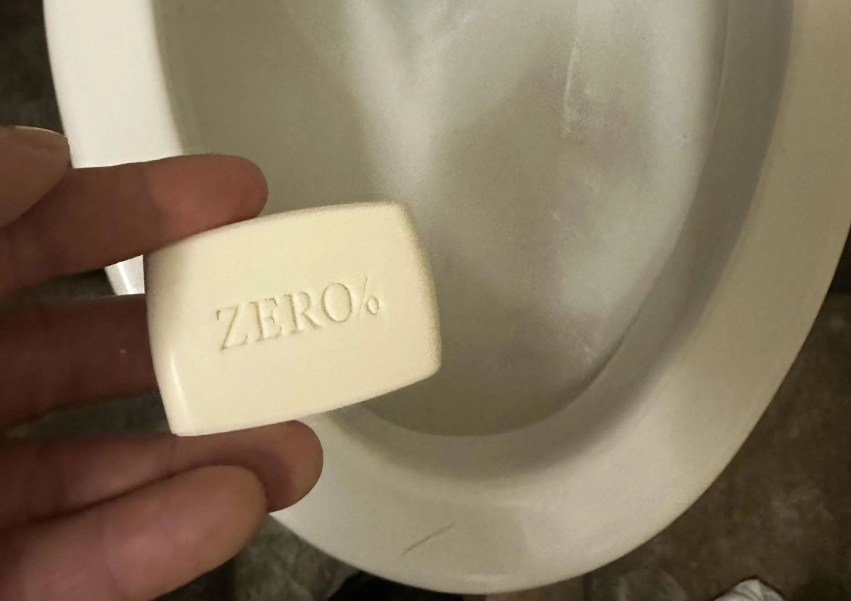 Por qué hay que poner un jabón en el inodoro