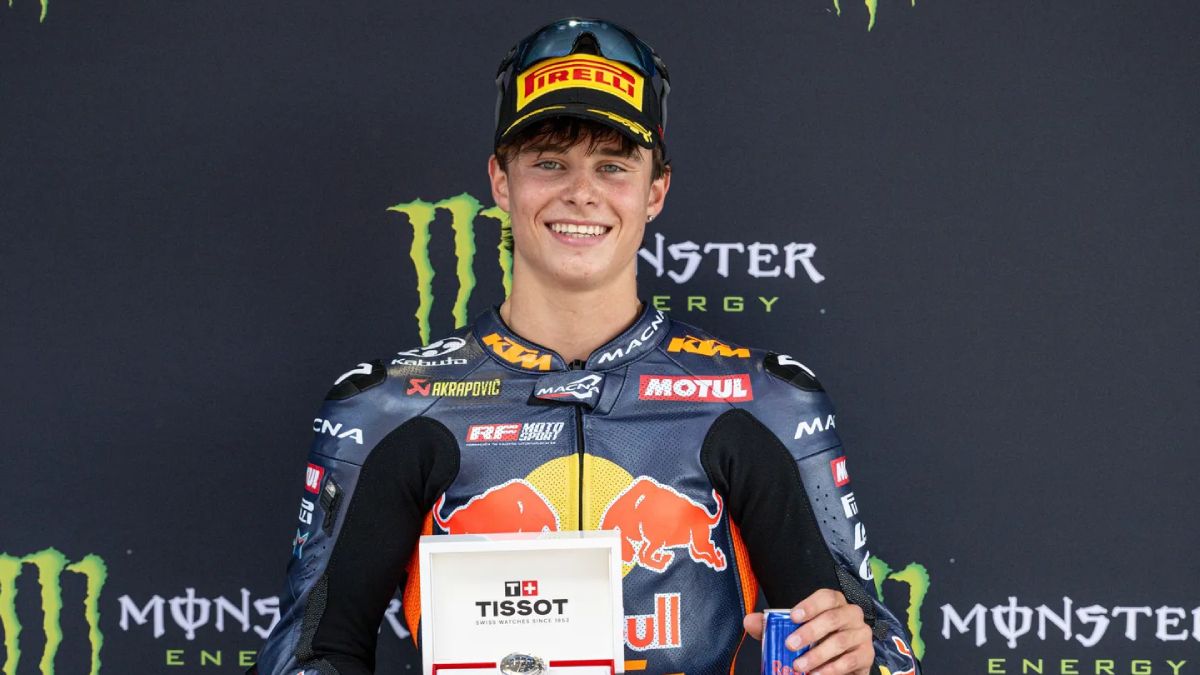 El Coyote Valentín Perrone y su tercera pole en Moto3. El Coyote Valentín Perrone y su tercera pole en Moto3.
