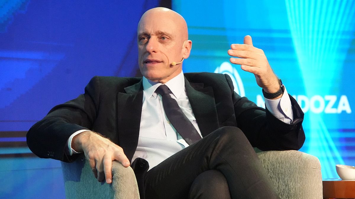 Carlos Pagni disertó en El Salón de los Espejos del Hotel Hyatt ante unas 150 personas.