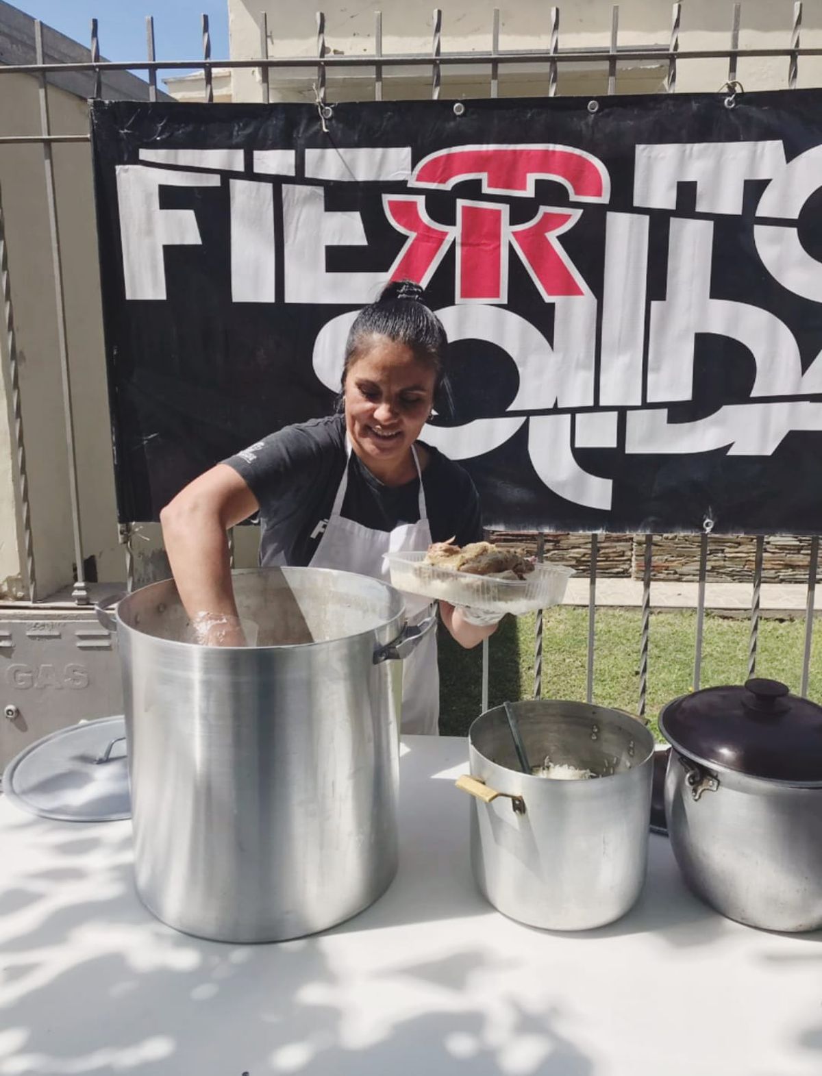 De subcampeona de mountain bike a líder solidaria: Silvia Romero creó un merendero móvil para los necesitados