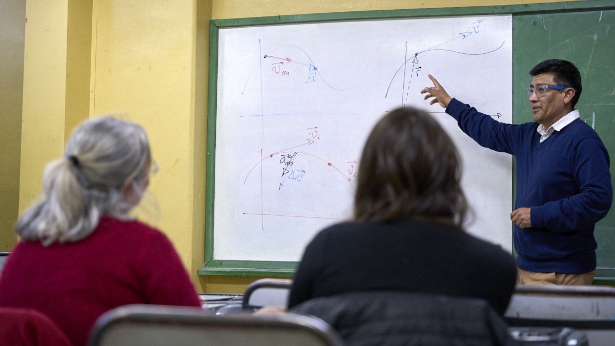 Los futuros docentes que reciban la beca anual de la DGE deberán permanecer en el sistema público dos años.