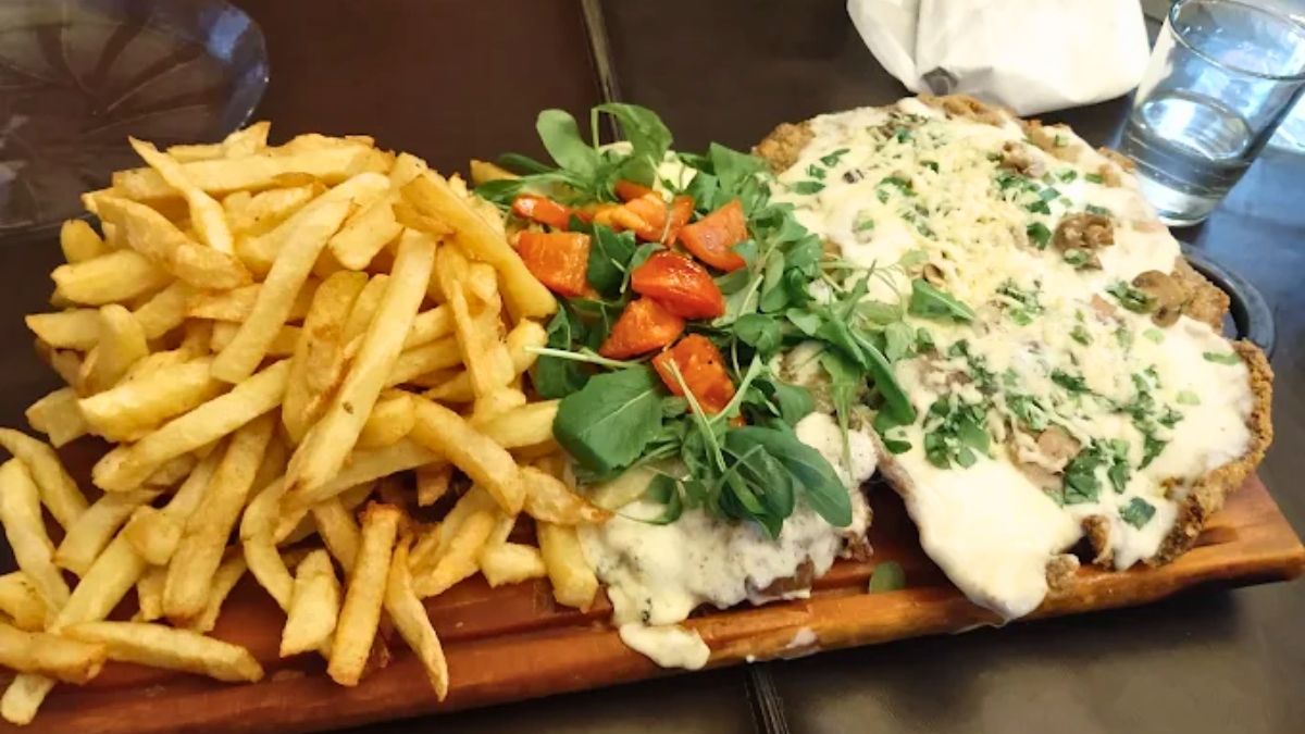 El bodegón que ofrece unas milanesas gigantes.