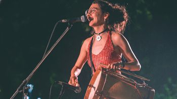 Entre cerros y canciones presenta a Luciana Jury en el Le Parc Entre cerros y canciones presenta a Luciana Jury en el Le Parc