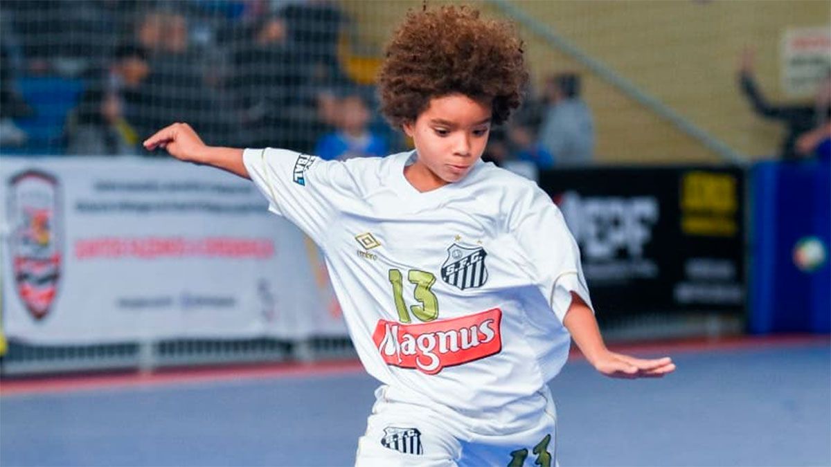 Un brasileño de ocho años firmó contrato con marca estadounidense de ropa deportiva.