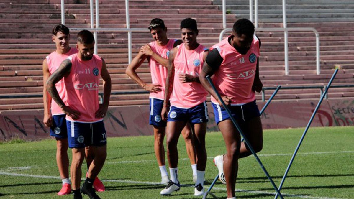 El Tomba hizo fútbol en el Malvinas Argentinas. (Fotos: Pablo González/Prensa Godoy Cruz).