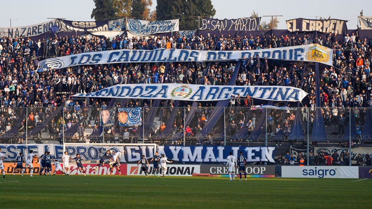 Las tribunas del Bautista Gargantini estuvieron repletas. Foto: Axel Lloret/UNO.