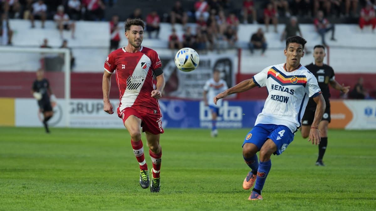Marcelo Eggel fue la gran figura del Deportivo Maipú en el triunfo ante Colegiales.