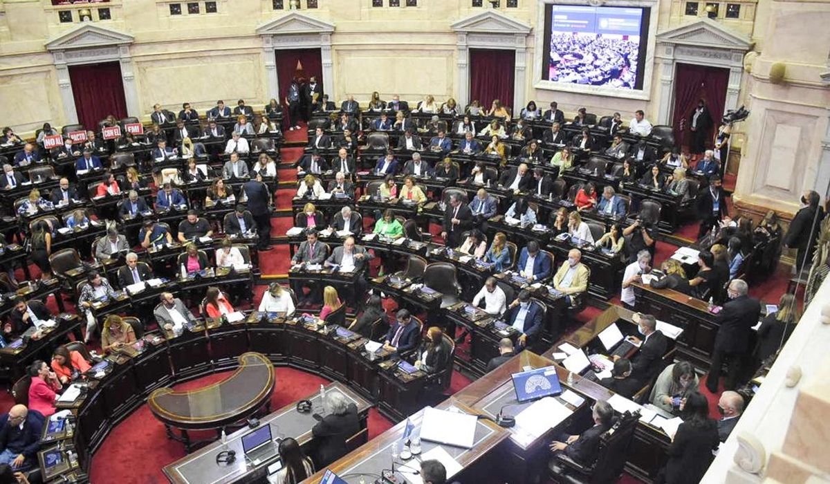 Bregman dijo que hay terceras fuerzas mendocinas que