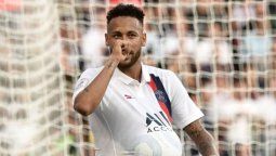 Neymar silenció a los hinchas que lo insultaron con un golazo de chilena