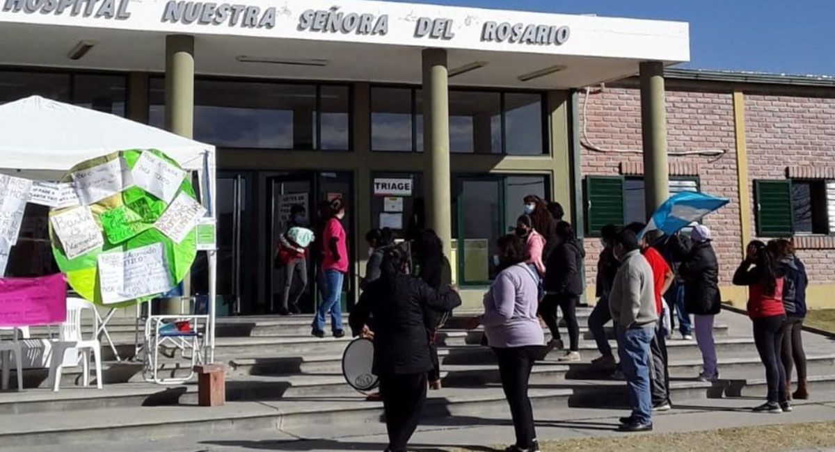 El atacante de la mujer se encuentra internado en grave estado y no pudo ser trasladado a otro hospital de la capital salteña. El atacante de la mujer se encuentra internado en grave estado y no pudo ser trasladado a otro hospital de la capital salteña.