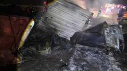 Tragedia en Ruta 7: las fotos del accidente que dejó dos muertos y cuatro personas heridas Tragedia en Ruta 7: las fotos del accidente que dejó dos muertos y cuatro personas heridas