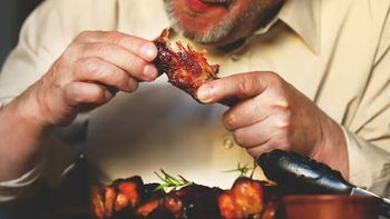 Un hombre de 57 años murió atragantado mientras cenaba con su familia Un hombre de 57 años murió atragantado mientras cenaba con su familia