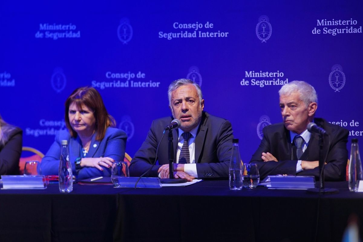 Patricia Bullrich, el otro gran nexo entre el Ejecutivo nacional y Cambia Mendoza. Aquí, con Alfredo Cornejo y Mariano Cúneo Libarona. Patricia Bullrich, el otro gran nexo entre el Ejecutivo nacional y Cambia Mendoza. Aquí, con Alfredo Cornejo y Mariano Cúneo Libarona.