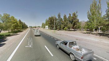 Salió despedida del auto y quedó grave por un golpe en la cabeza