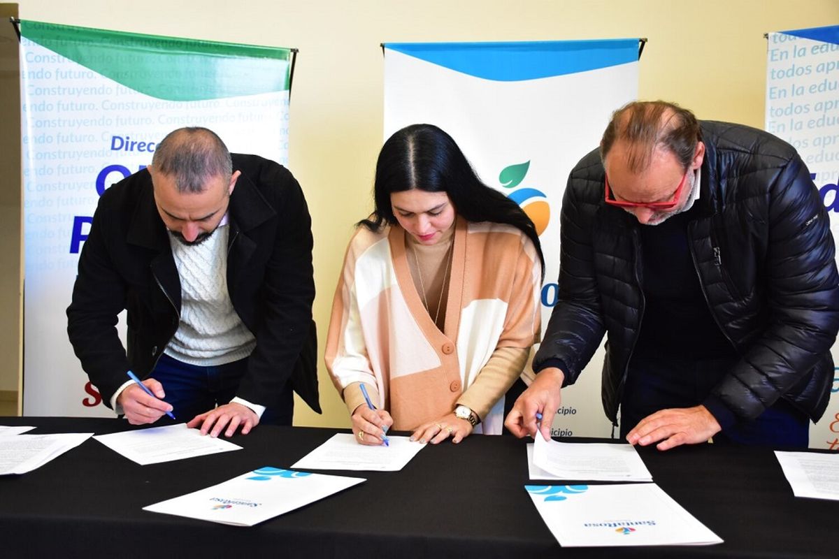 Esta iniciativa busca fomentar el crecimiento educativo y profesional de los habitantes de Santa Rosa y localidades aledañas.