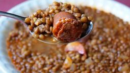 La receta de guiso de lentejas es perfecta para combatir el frío.