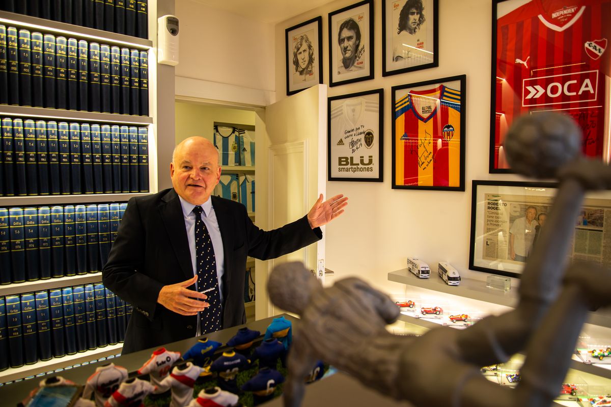 Sorprende por el nivel de detalles logrados las esculturas de Daiana Lazzarin que reflejan goles o festejos que pasaron a la historia del fútbol argentino.