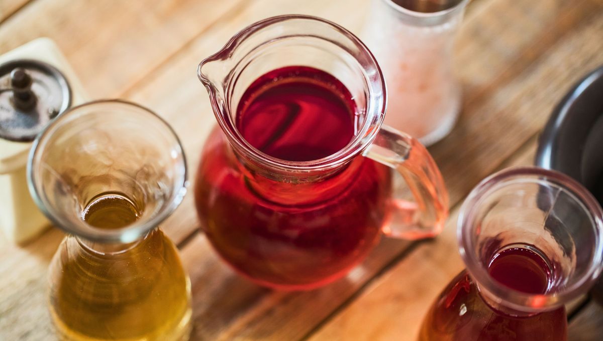 Es importante leer las etiquetas de cualquier tipo de vinagre antes de utilizarlo en la cocina o para limpiar. Es importante leer las etiquetas de cualquier tipo de vinagre antes de utilizarlo en la cocina o para limpiar. 