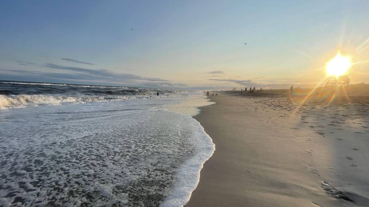 Playa de New York cerca de Manhattan.