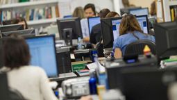 214 empleados contratados de la Municipalidad de La Banda fueron formalizados. 214 empleados contratados de la Municipalidad de La Banda fueron formalizados.