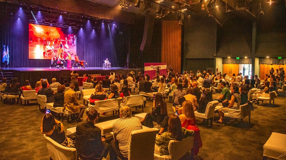 El show durante la entrega de los premios de la Red Inclusión Mendoza.