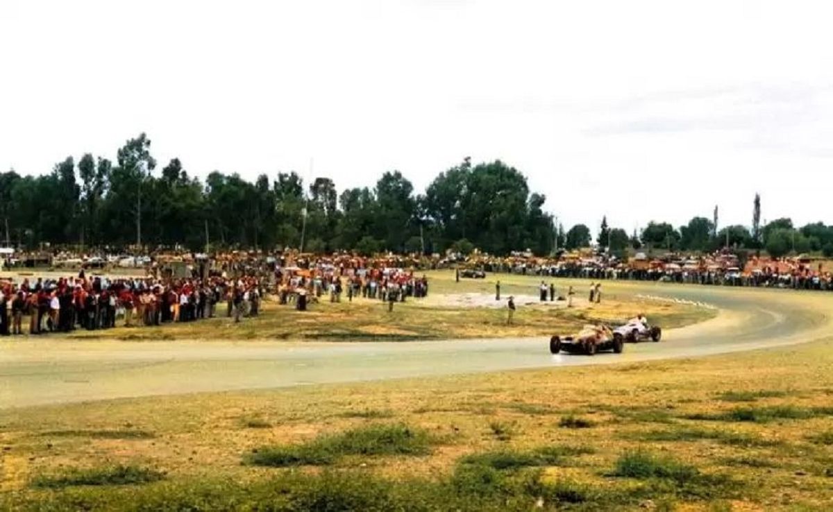 Desde su primera edición, en 1939, el Gran Premio Vendimia se transformó en la carrera que todos quieren ganar. Desde su primera edición, en 1939, el Gran Premio Vendimia se transformó en la carrera que todos quieren ganar.