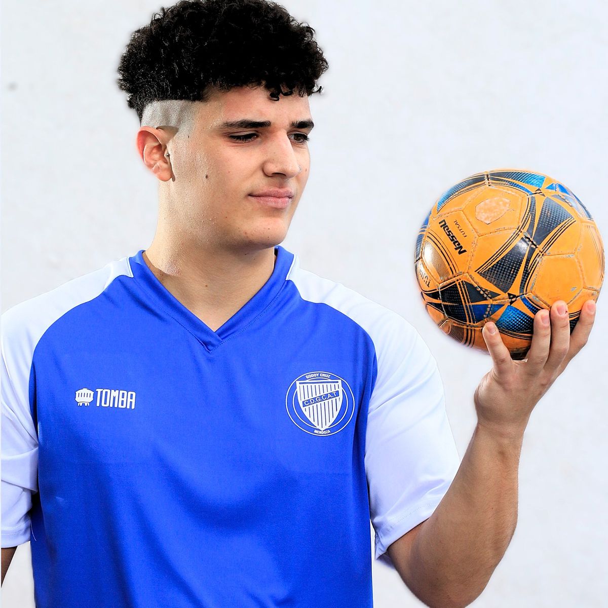 La nueva marca vestirá inicialmente a las otras disciplinas del club. La nueva marca vestirá inicialmente a las otras disciplinas del club.