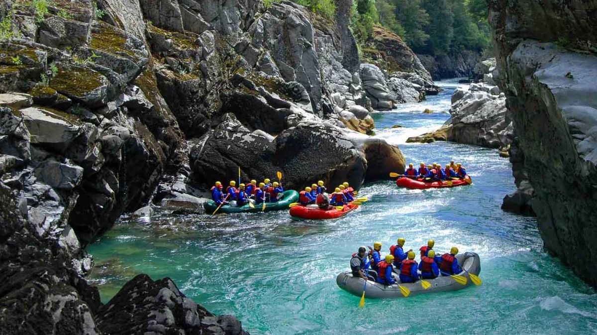 El río Manso, un sitio ideal para la práctica de deportes en el agua en plena Patagonia argentina El río Manso, un sitio ideal para la práctica de deportes en el agua en plena Patagonia argentina