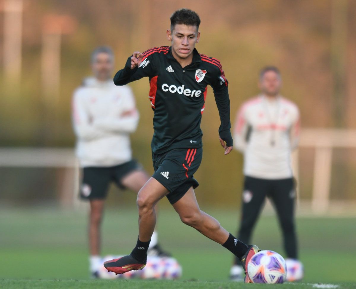 Echeverri se sumó a los entrenamientos y fue la mejor noticia para River