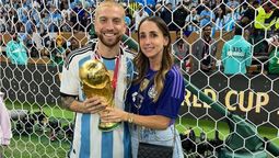 Papu Gómez y su esposa, Linda Raff.