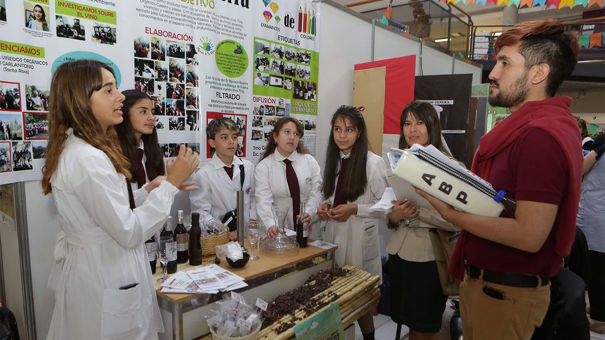 La Feria Makers 2022 fue visitada por más de 3.000 personas entre estudiantes, docentes y supervisores.