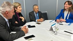 Emilio Guñazú, CEO de Mendoza Impulsa, junto a la ministra de Emergía y Ambiente Jimena Latorre y el gobernador Alfredo Cornejo.