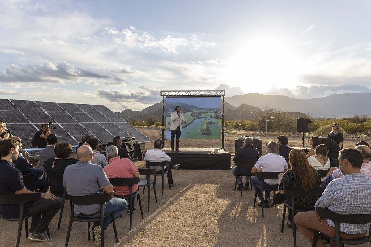 El nuevo parque solar es un pilar central de la estrategia de sustentabilidad de Mendoza Norte. El nuevo parque solar es un pilar central de la estrategia de sustentabilidad de Mendoza Norte.