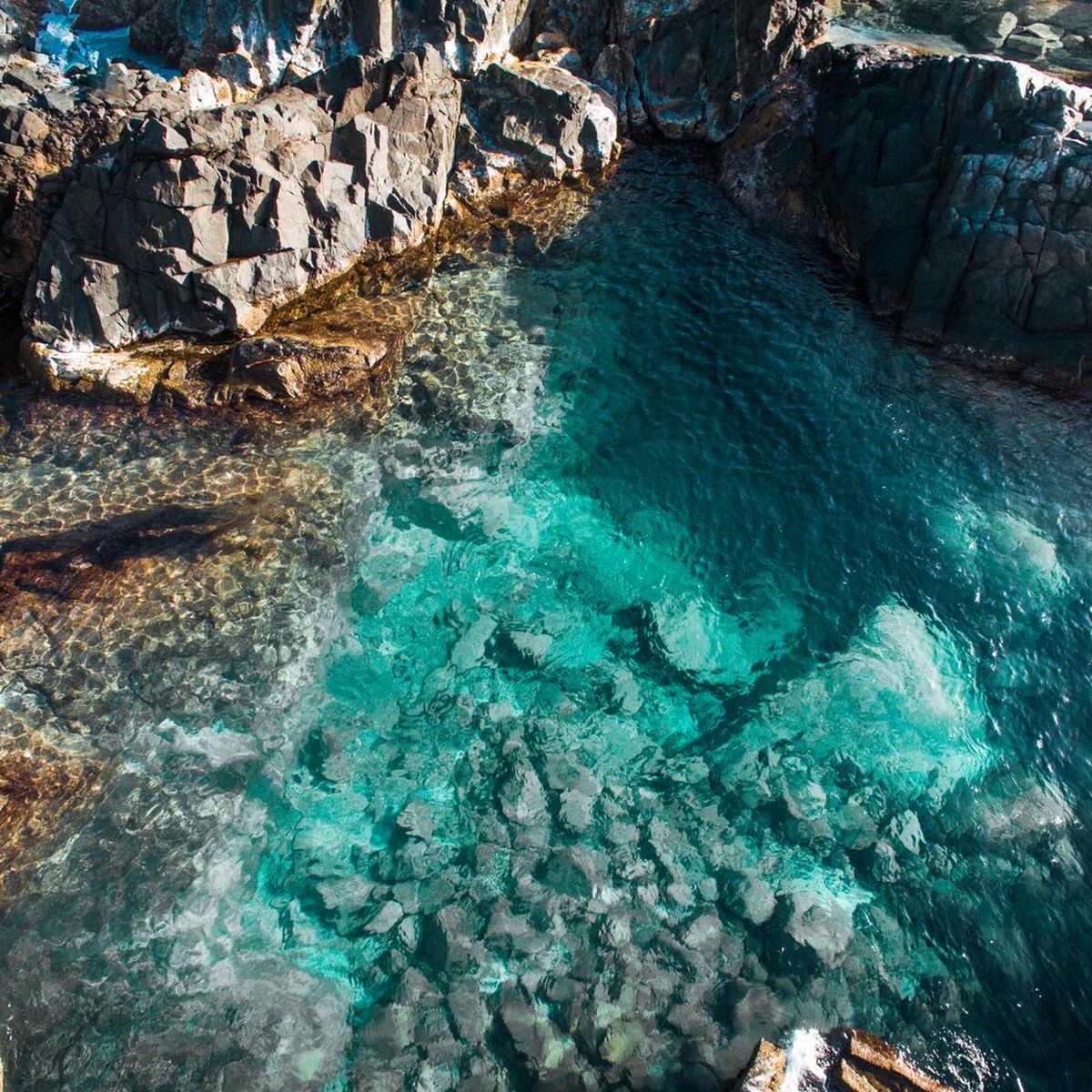 La piscina natural "Conchi" se ubica en el distrito Santa Cruz, en el centro de la isla. Imagen: aruba.com. La piscina natural "Conchi" se ubica en el distrito Santa Cruz, en el centro de la isla. Imagen: aruba.com.
