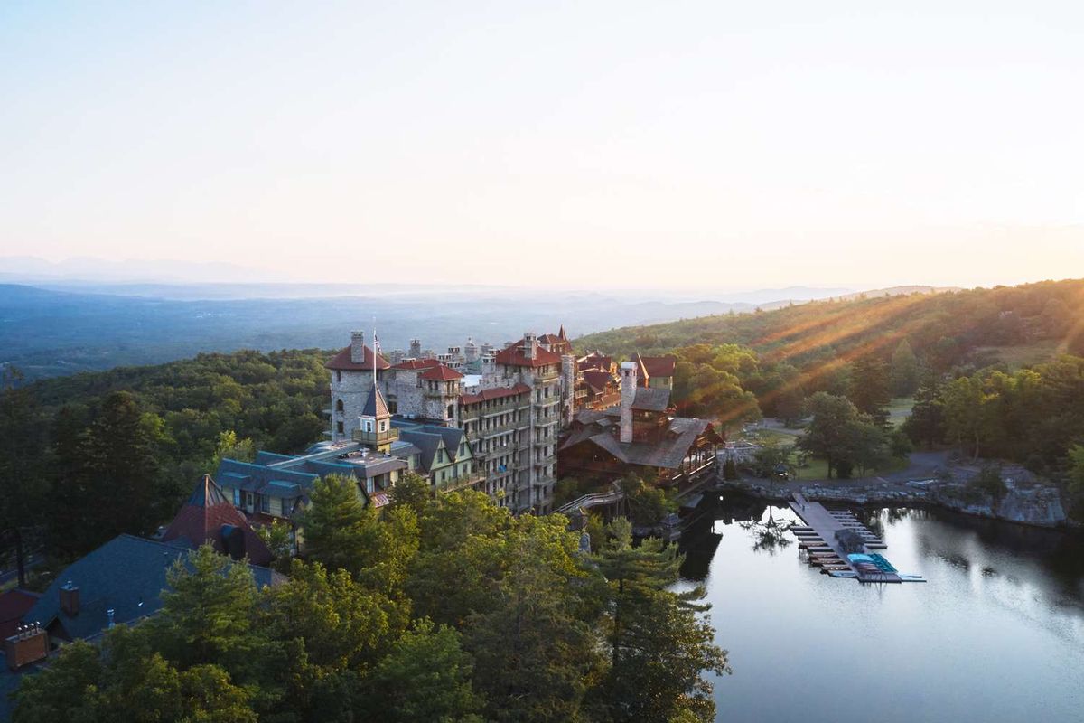 New Paltz es a la vez una pequeña ciudad pintoresca y un paraíso hippie subestimado. New Paltz es a la vez una pequeña ciudad pintoresca y un paraíso hippie subestimado.