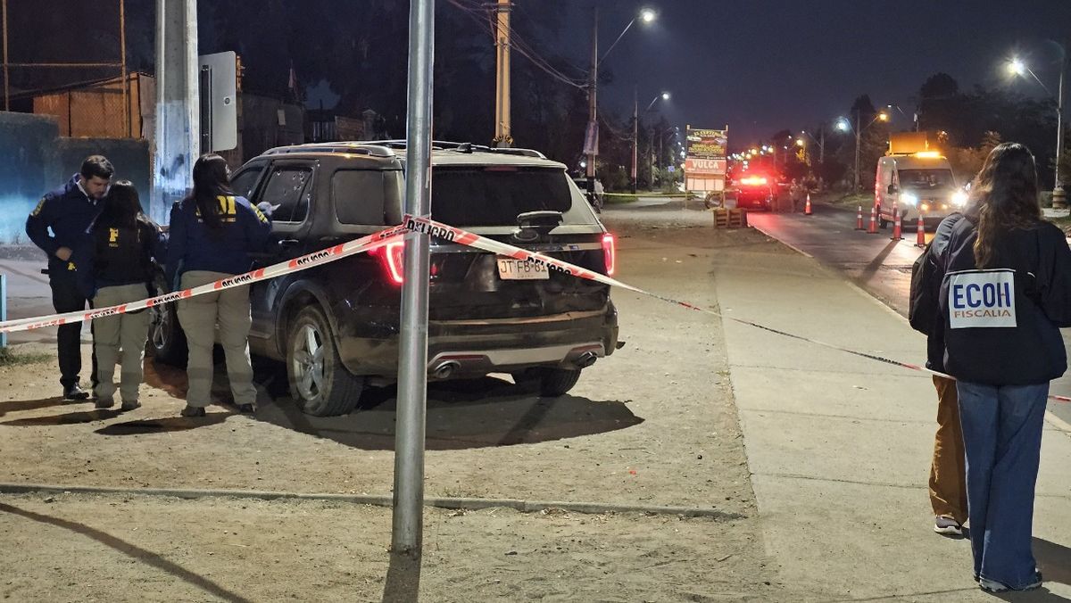 El auto en el que viajaba la pareja fue atacado por sujetos que, según los testigos, utilizaron un arma automática. El auto en el que viajaba la pareja fue atacado por sujetos que, según los testigos, utilizaron un arma automática. 