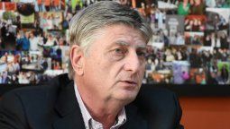 El gobernador electo de La Pampa acusó a Macri de querer asignar a sus amigos las frecuencias 4G