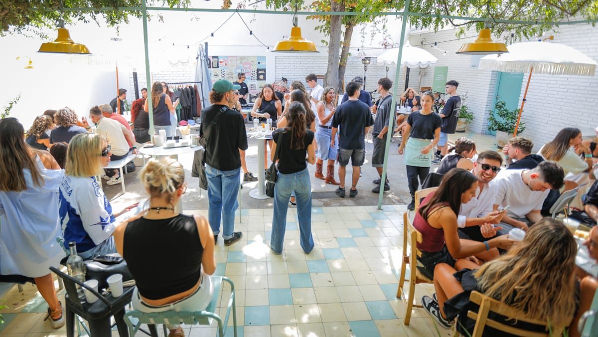 Música electrónica, feria de ropa y mucho más, en estos Coffee Party en Mendoza. Música electrónica, feria de ropa y mucho más, en estos Coffee Party en Mendoza.