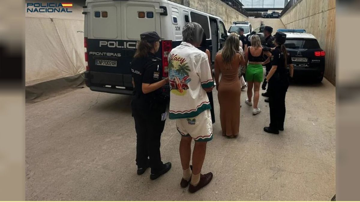 Los detenidos en el restorán de Ibiza argumentaron haber sido invitados por otra persona que se marchó del local Los detenidos en el restorán de Ibiza argumentaron haber sido invitados por otra persona que se marchó del local